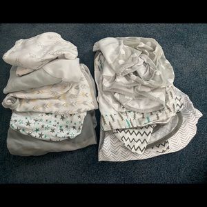 Lot of unisex swaddles